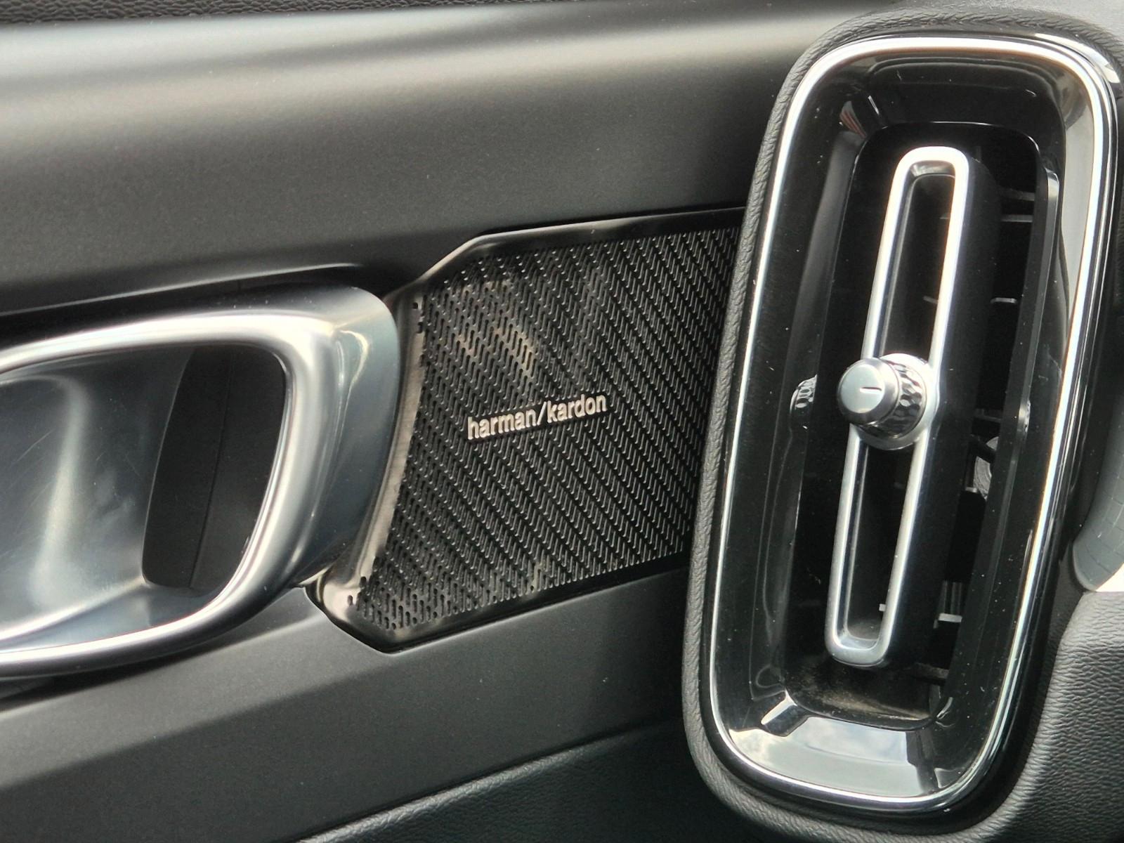 Volvo XC40 1,5 Momentum/Bicolor/Sound/Motorhaube Hagel