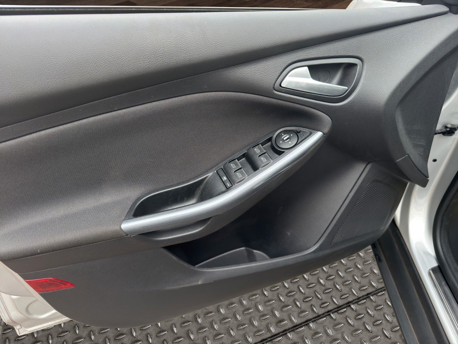 Fahrzeugabbildung Ford Focus Lim. Titanium Automatik/1HAND