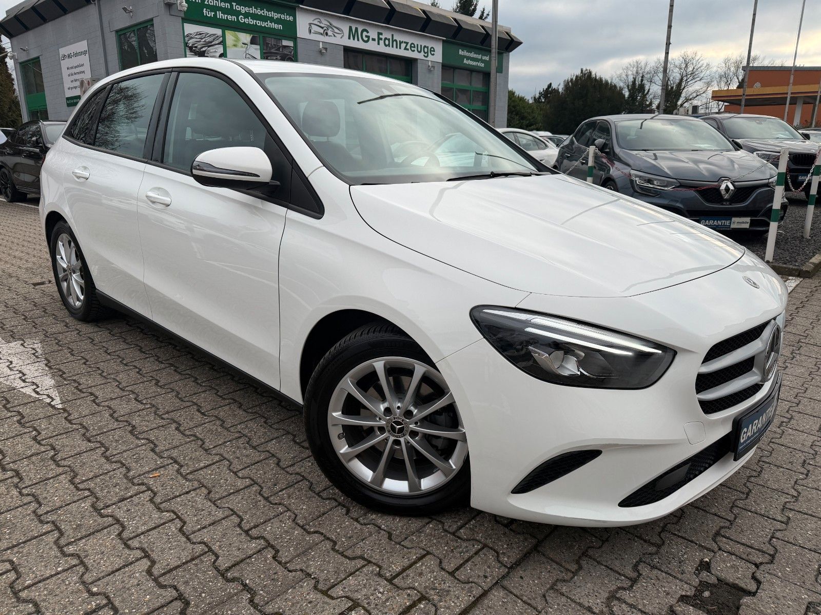 Fahrzeugabbildung Mercedes-Benz B 180 AUTOMATIK LED TEMPOMAT DAB 1-HAND MBUX