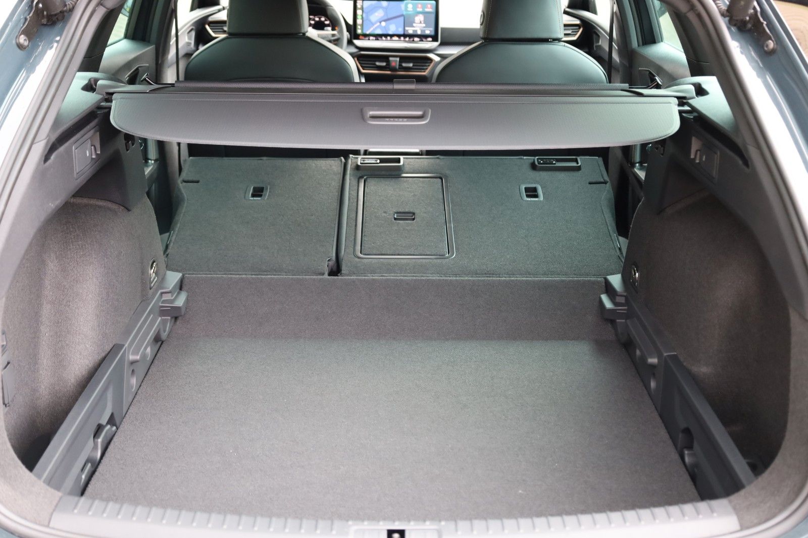 Fahrzeugabbildung CUPRA Leon Sportstourer 1.5 eTSI 110 kW DSG *AHZV