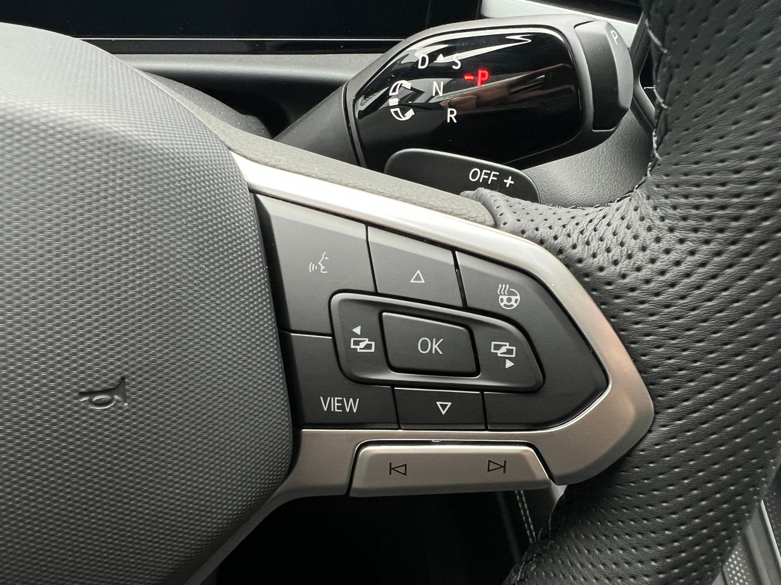 Fahrzeugabbildung Volkswagen T-Roc R-Line 1.5 eTSI DSG *AHK, LED, ACC, Kamera