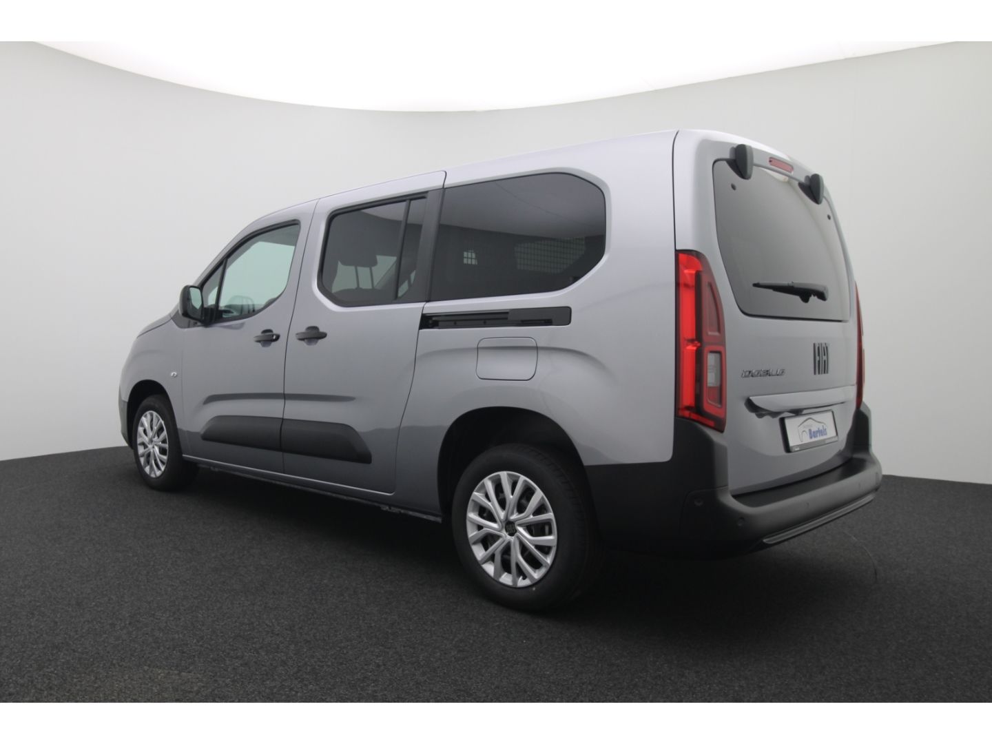 Fahrzeugabbildung Fiat Doblo L2 1.5 96 kW Dobln series 4 Kombi XL Navi