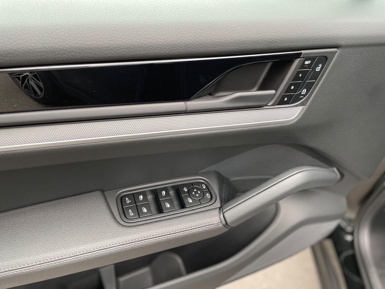 Fahrzeugabbildung Porsche Cayenne V6 Coupe |ACC|HUD|PASM|3.Displ.|Bose|22"