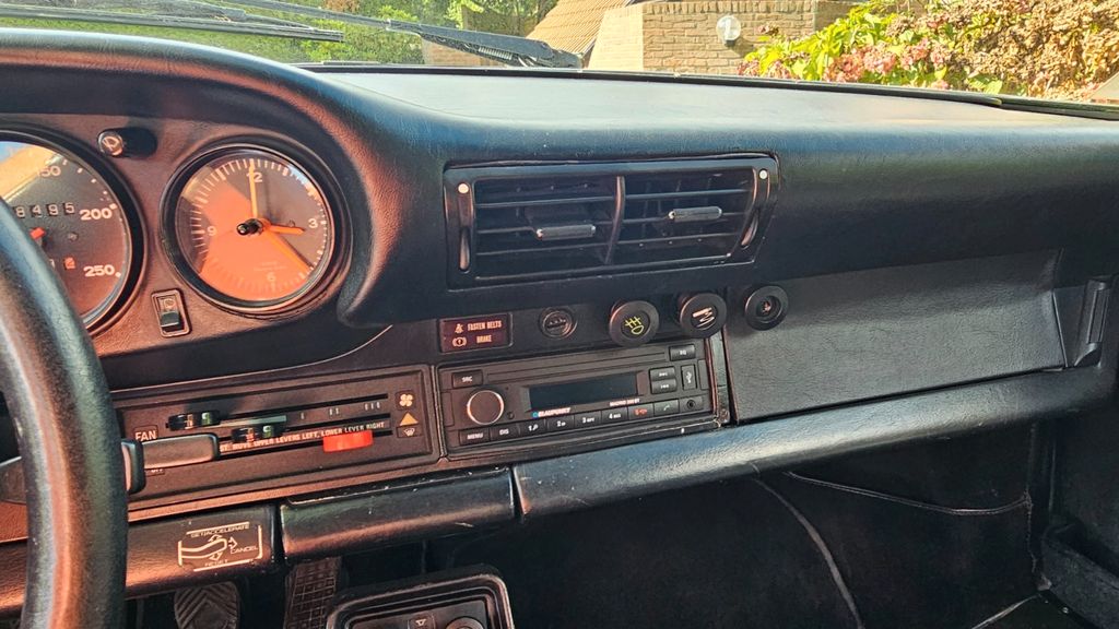 PORSCHE 911 1985