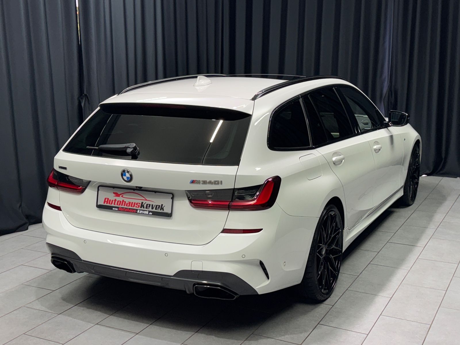 Fahrzeugabbildung BMW M340i xDrive Touring|LASER|NAVI|PANORAMA|ACC|AHK