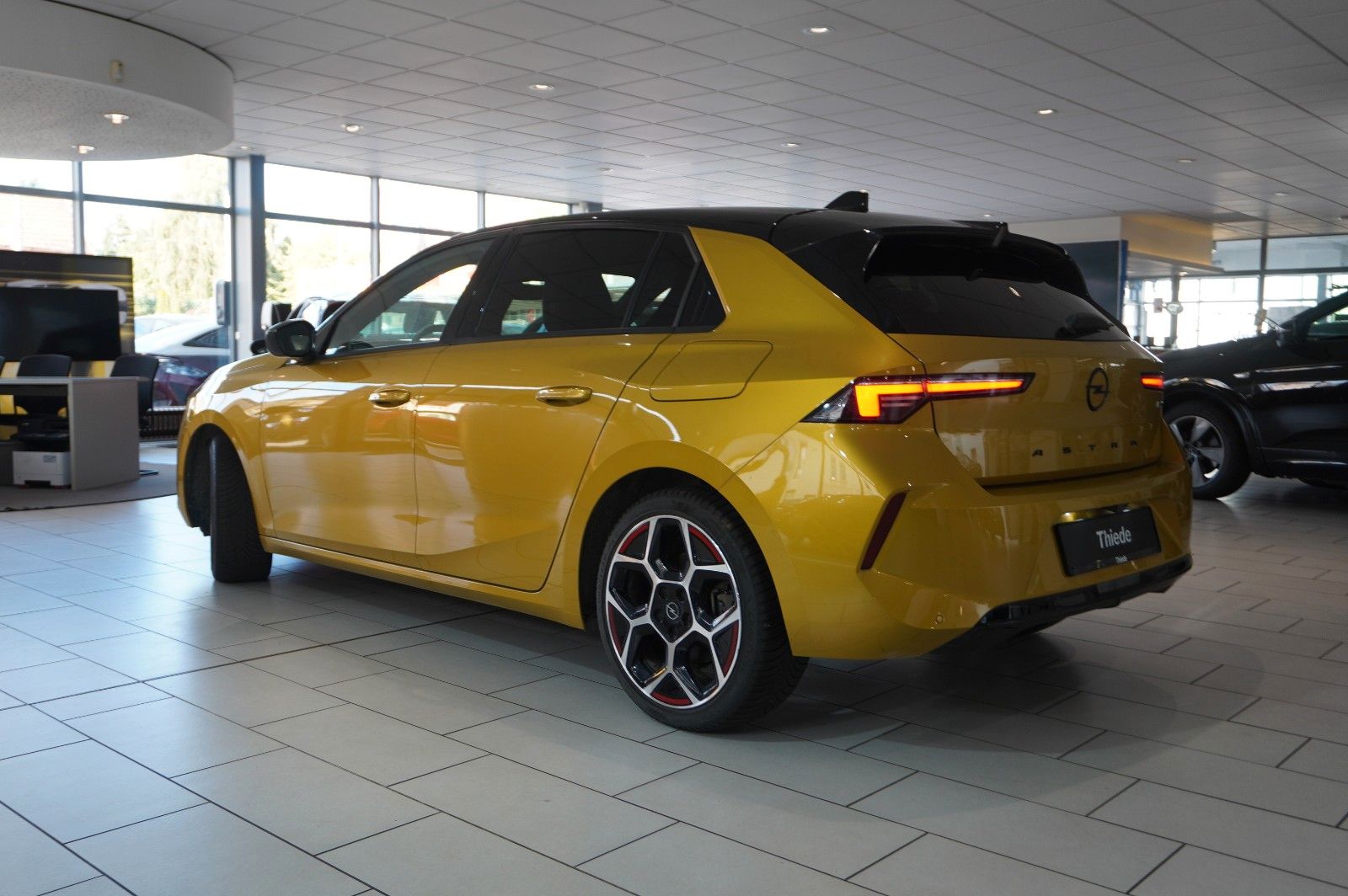 Fahrzeugabbildung Opel Astra L Lim. 1.6 HYBRID GS SPORT NAVI/360°/SPORT