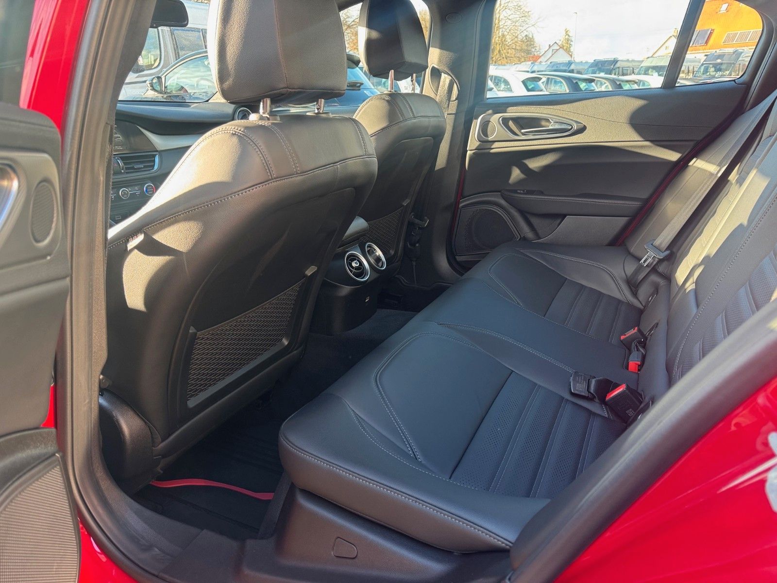 Fahrzeugabbildung Alfa Romeo Giulia Veloce 2.0 280PS Q4 Navi Kamera Memory