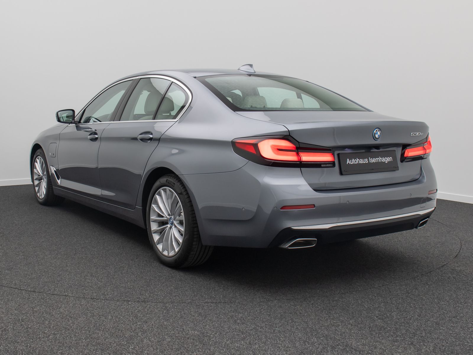 Fahrzeugabbildung BMW 530e Luxury Line 360°Glasdach Laser HUD DAB HiFi