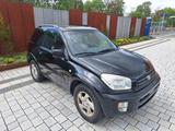 Toyota RAV 4 2.0 4x4*Tüv 12/26*Klima*Allrad*Sitzhei*AHK - gebrauchte Toyota RAV 4 aus dem Jahr 2001