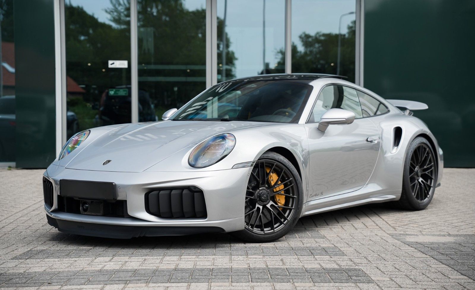Porsche 992 TURBO S- nur 990km-