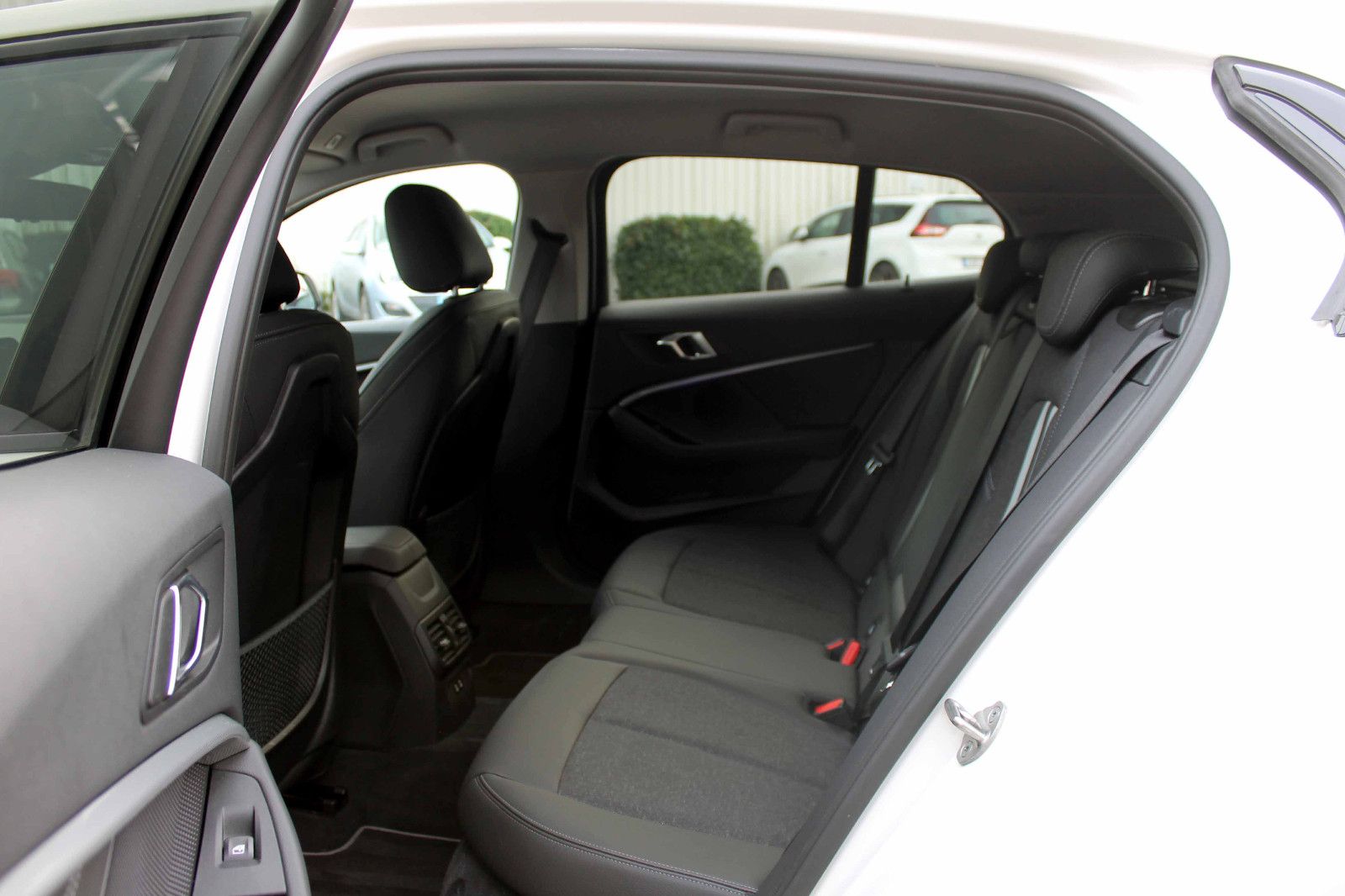 Fahrzeugabbildung BMW 118i Sport-Line Steptr. ACC HUD KAM LED SHZ NAV