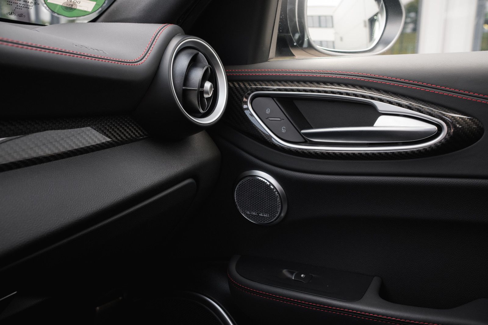 Fahrzeugabbildung Alfa Romeo Giulia Quadrifoglio-Akrapovic-HarmanKardon