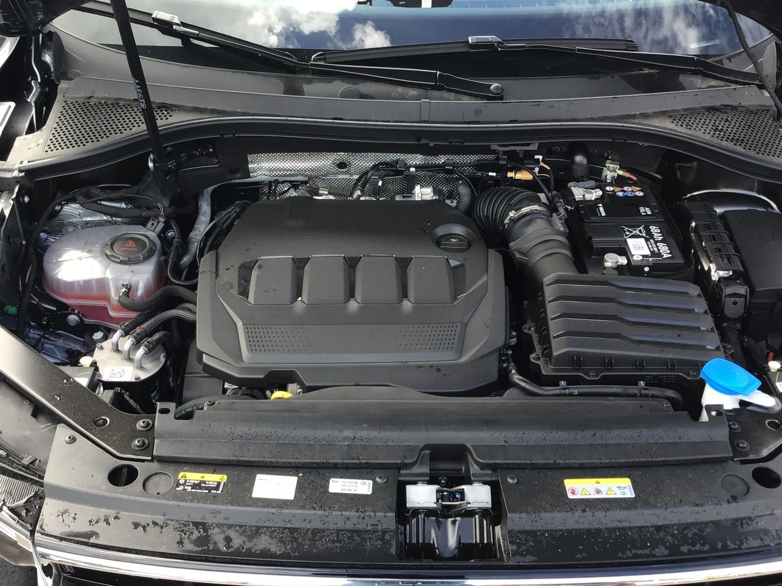 Fahrzeugabbildung Volkswagen Tiguan Allspace R-Line TDI 4M DSG LED AHK NAVI F