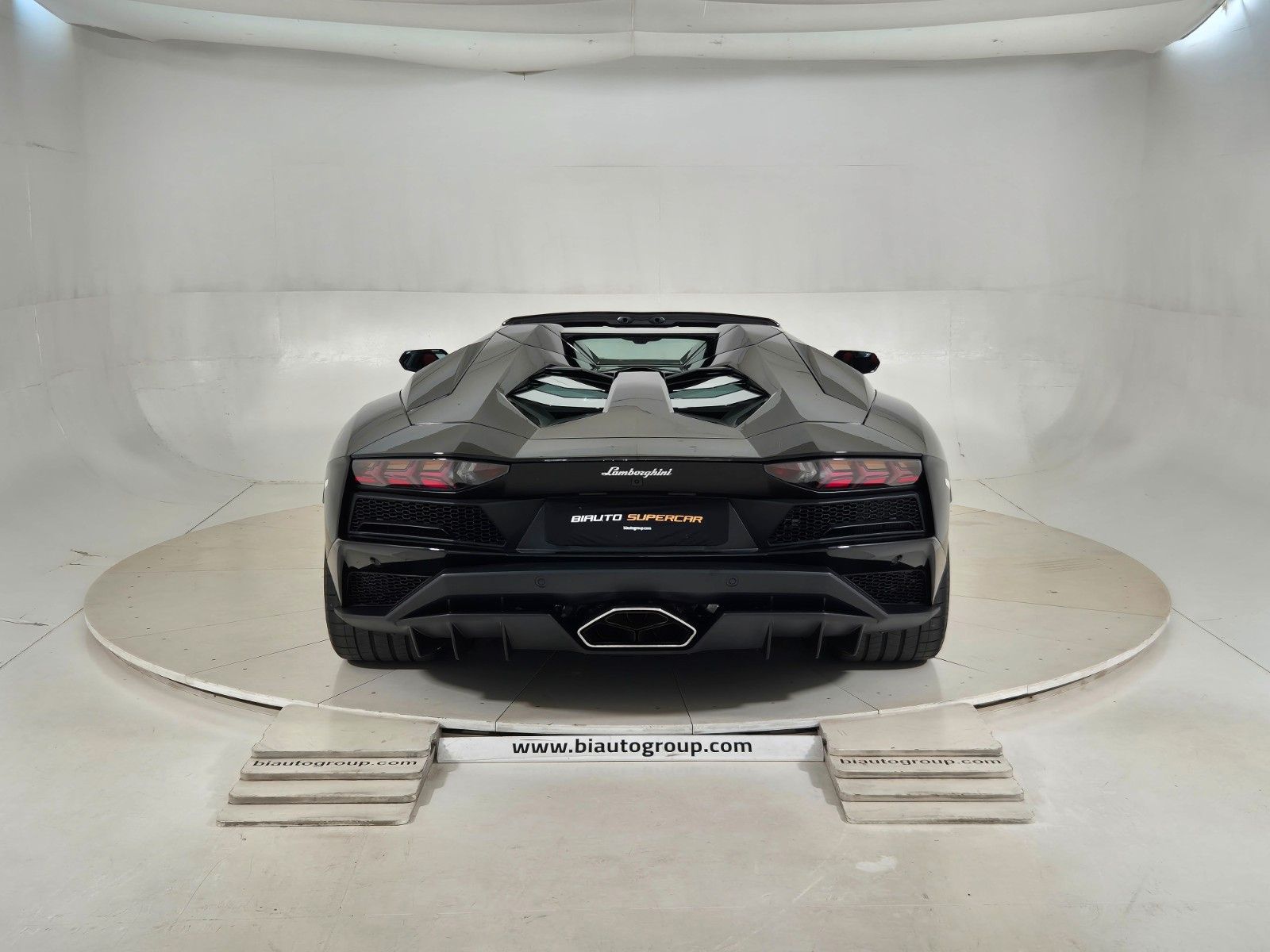 Lamborghini Aventador S Roadster imagem 3