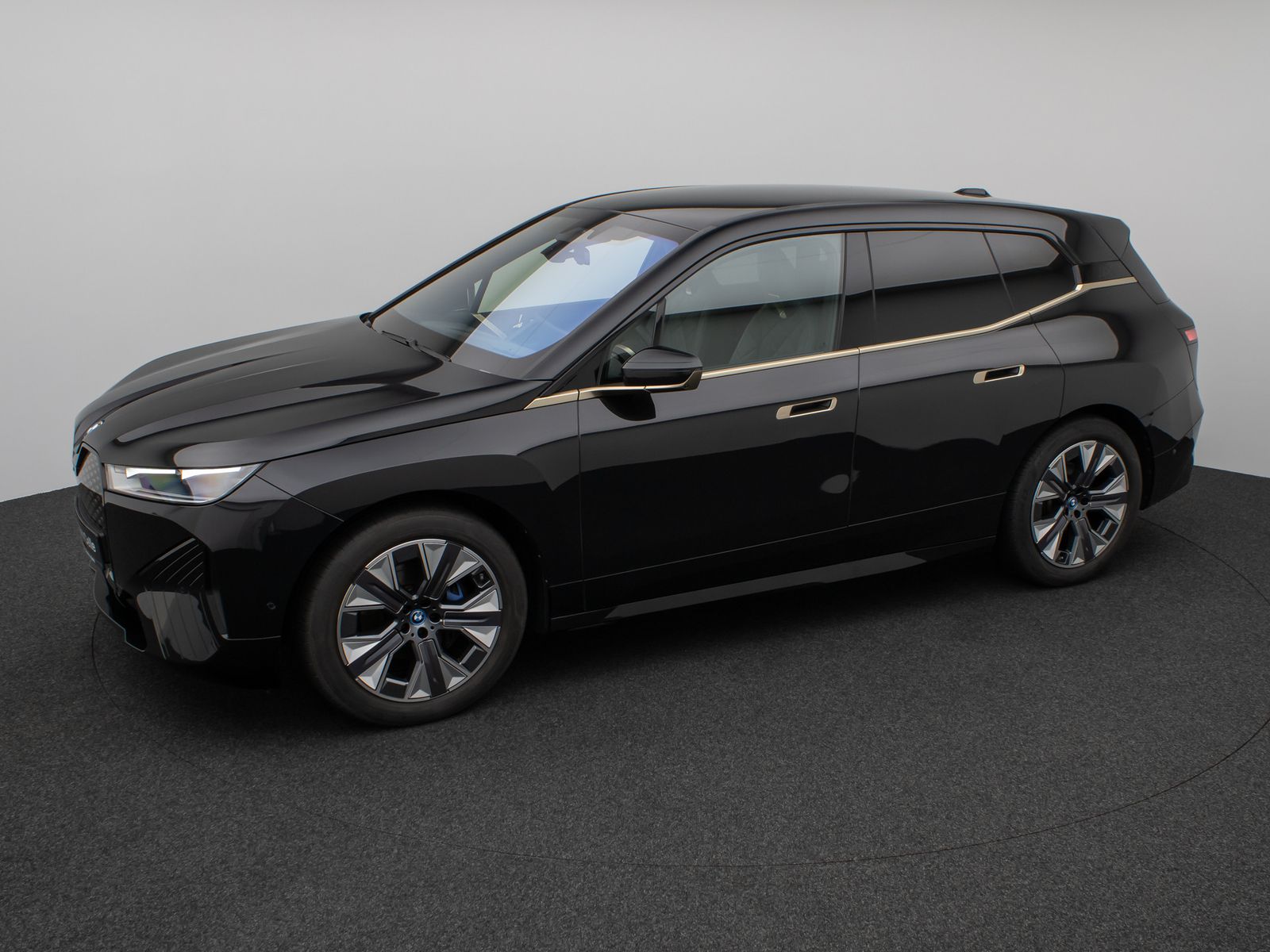 Fahrzeugabbildung BMW iX xD50 Sport 360°H/K DAB SoftCl AHK Komfort 21"