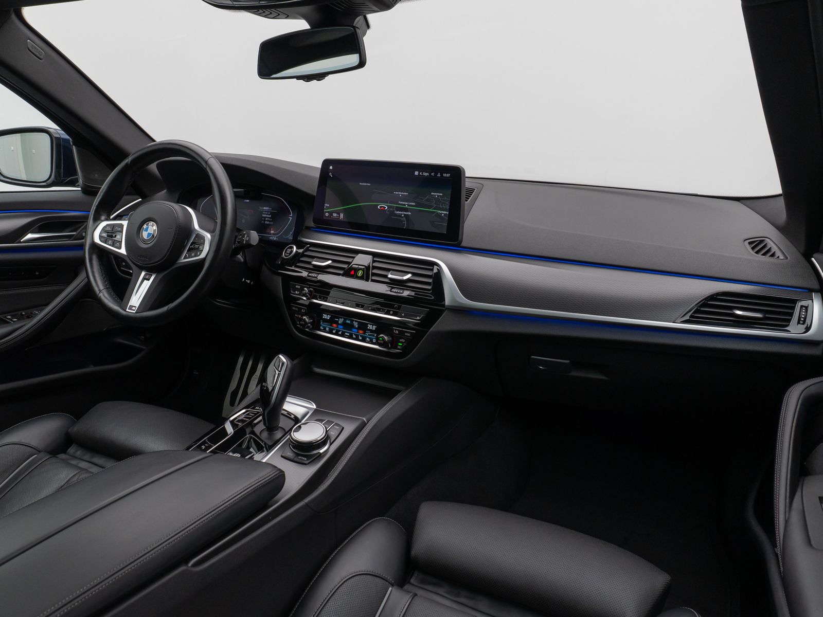 Fahrzeugabbildung BMW 540d xD M Sport Panoram Kamer HUD H/K TV Massage