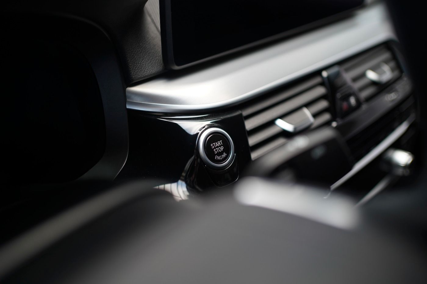 Fahrzeugabbildung BMW 520d Limousine +Parking Assistant+Standheizung