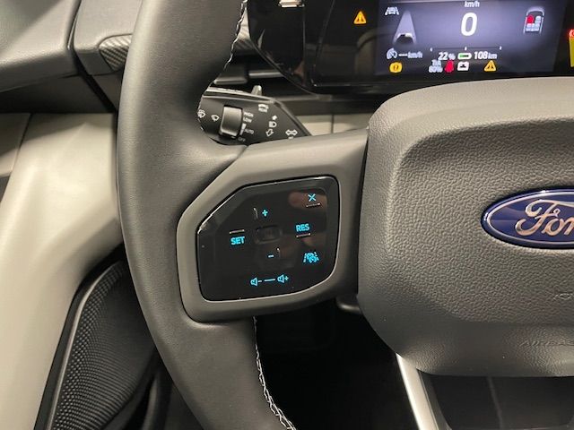 Fahrzeugabbildung Ford Explorer Premium RWD HUD Navi Digitales Cockpit