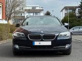 BMW 530d Touring - Imperialblau metallic - mit Diesel-Antrieb: Blau, Metallic