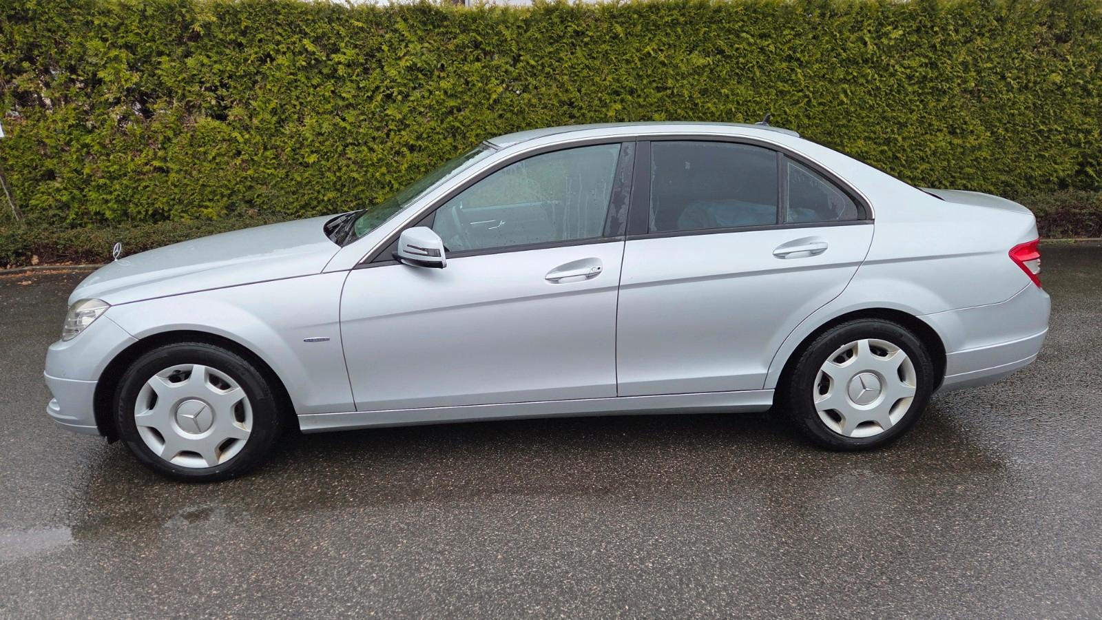 Mercedes-Benz C 180 CGI Limousine BlueEfficiency AUTOMATIK