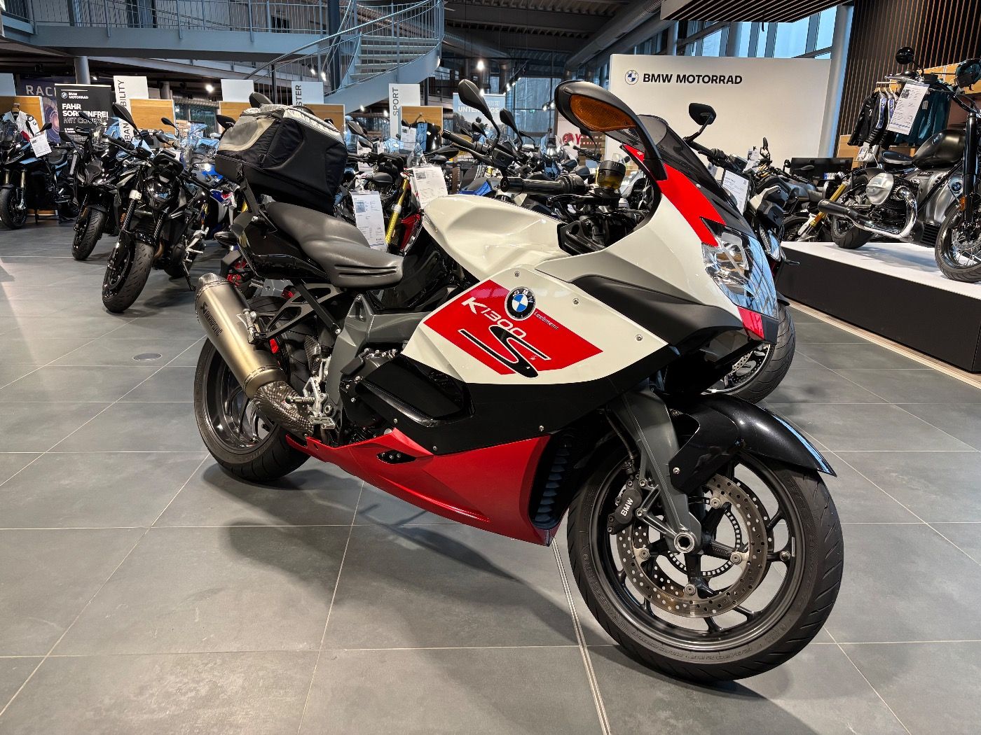 Fahrzeugabbildung BMW K 1300 S Sondermodell 30 Jahre Akrapovic