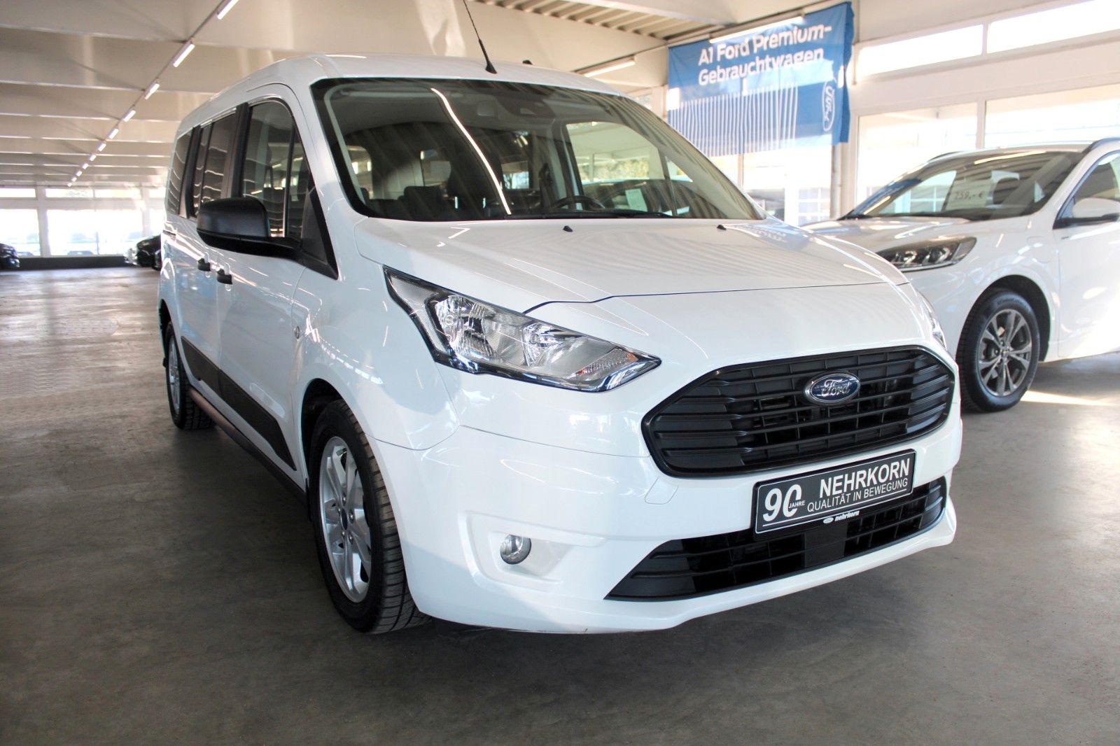 Fahrzeugabbildung Ford Grand Tourneo Connect Aut. NAVI STDHZ CAM AHK