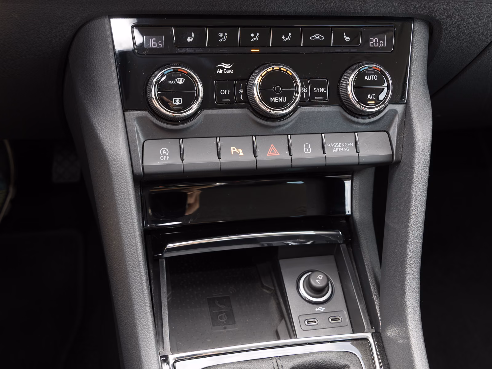 Skoda Karoq 1.0 TSI Tour KESSY REARVIEW LED PDC SITZHZ