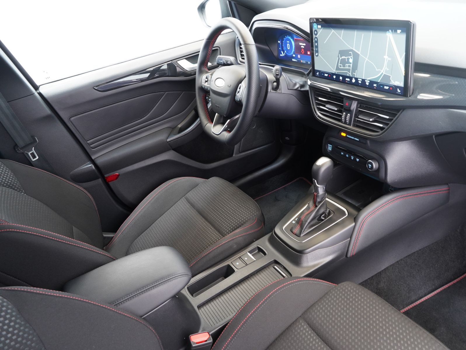 Fahrzeugabbildung Ford Focus Turnier ST-Line X 1.0 EcoBoost Mild-Hybrid