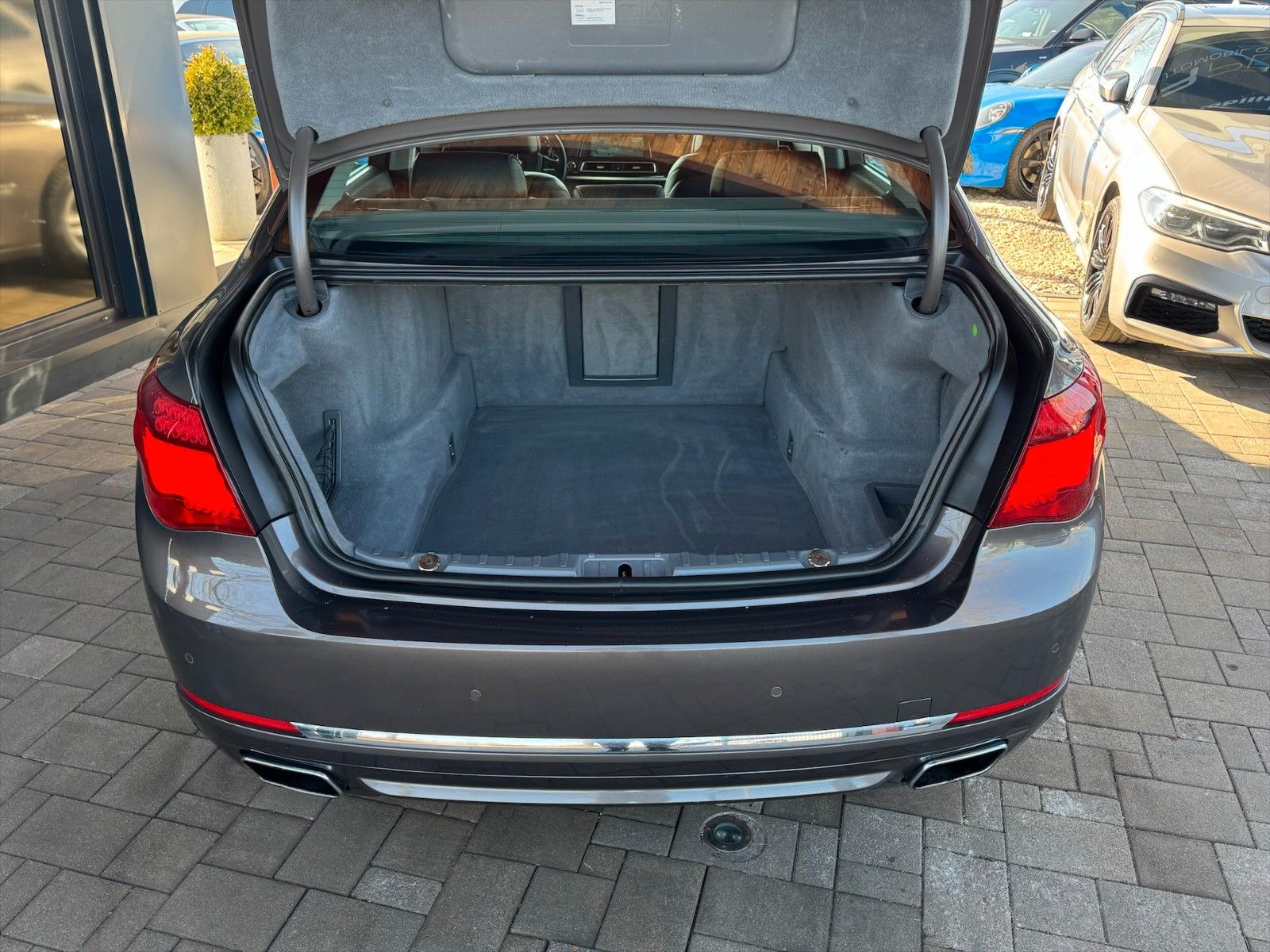 Fahrzeugabbildung BMW 750i xDrive *Bi-Xenon*Top Zustand*Kamera*Memory*