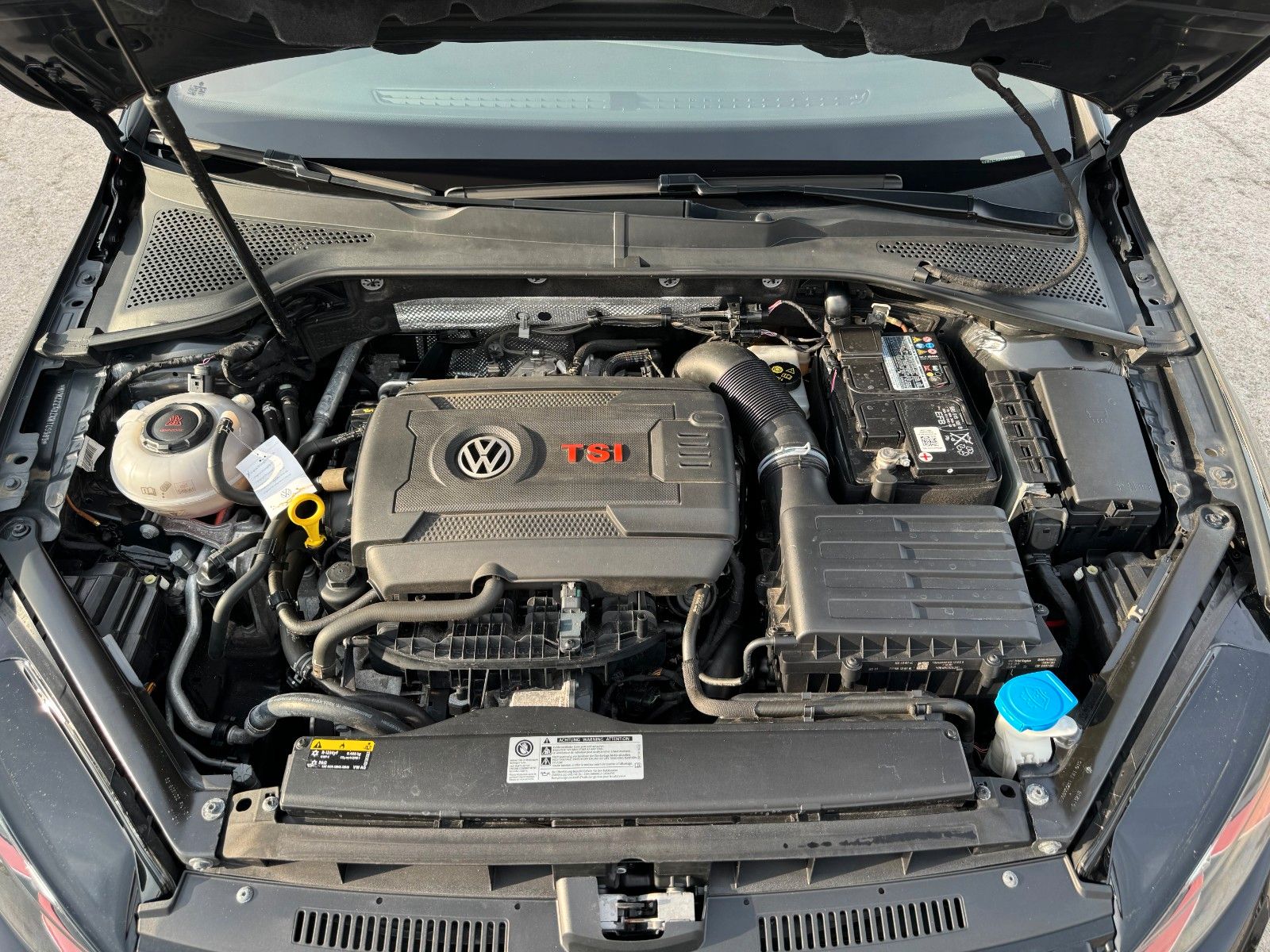 Fahrzeugabbildung Volkswagen Golf GTI Performance 2.0 TSI DSG Kamera Navi AID