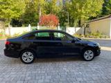 Volkswagen Jetta VI 1,6 TDI Navigation,Bi-Xenon,Shzg,Top ! - Volkswagen Jetta: 1.6
