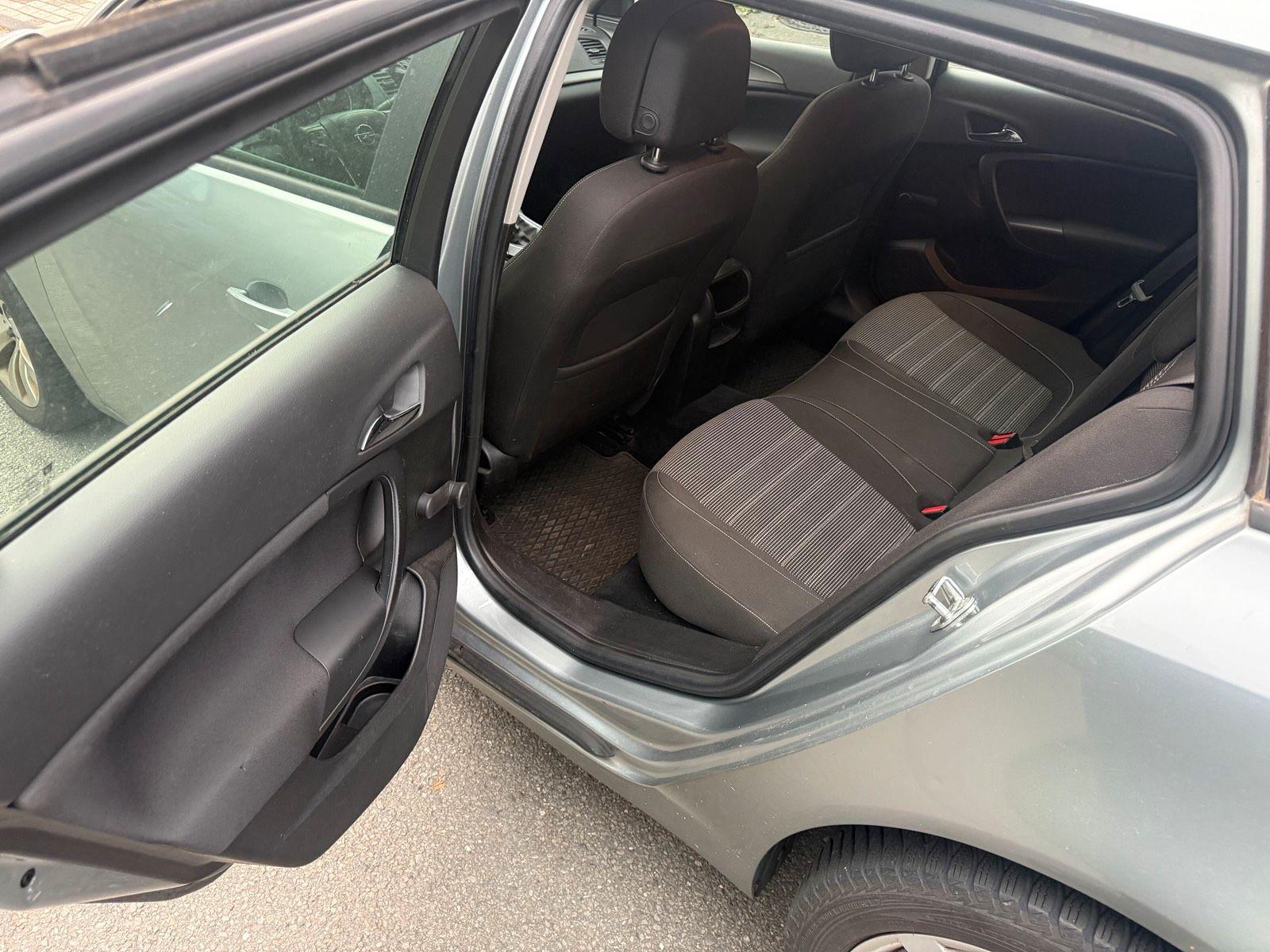 Opel Insignia 2012 — photo 12