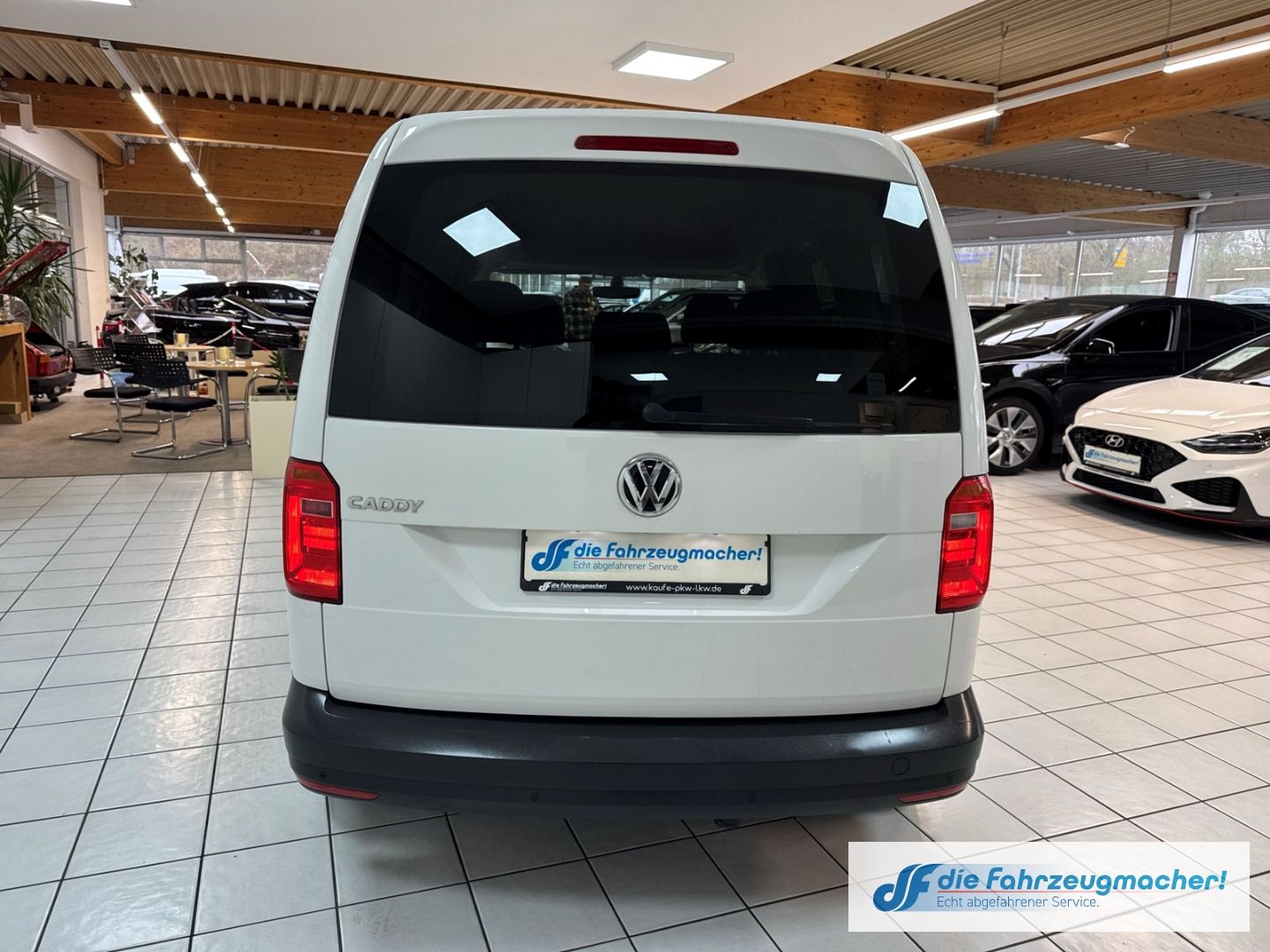 Fahrzeugabbildung Volkswagen Caddy Trendline BMT Navi SHZ Notbremsass. Temp P