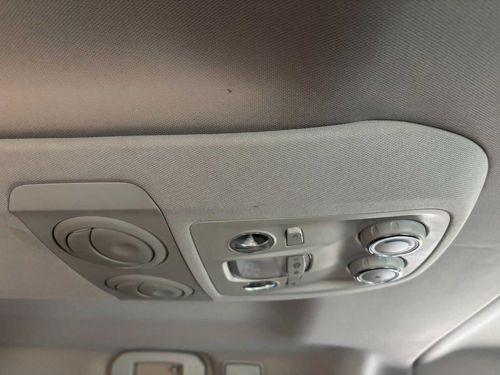 Fahrzeugabbildung Opel Vivaro Kombi M 1.5D 6-SITZER/AHK/PDC/SOLARPROTEC