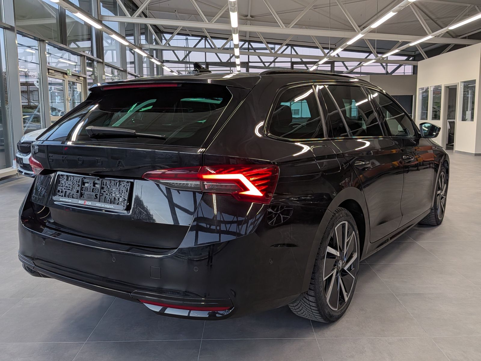 Fahrzeugabbildung SKODA Octavia 2.0 TDI DSG Sportline Matrix 5J-Garantie