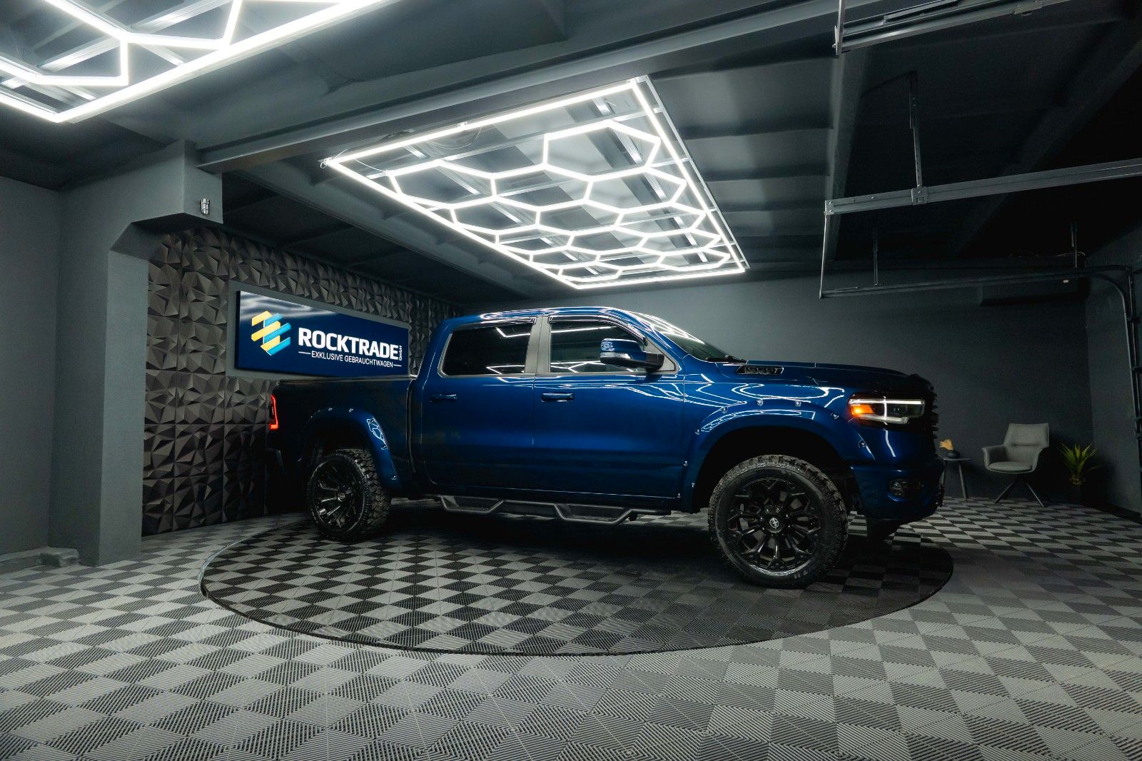 Fahrzeugabbildung Dodge RAM 5.7 V8 HEMI 4x4 OFFROAD Night Limited 19%