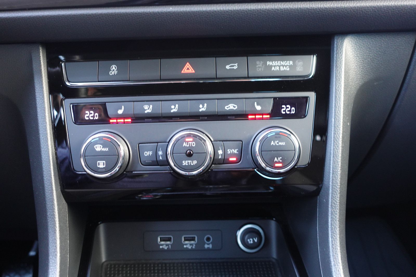 Fahrzeugabbildung SEAT Ateca 1.4TSI Xcellence AHK,Navi,SHZ,Kamera,LED