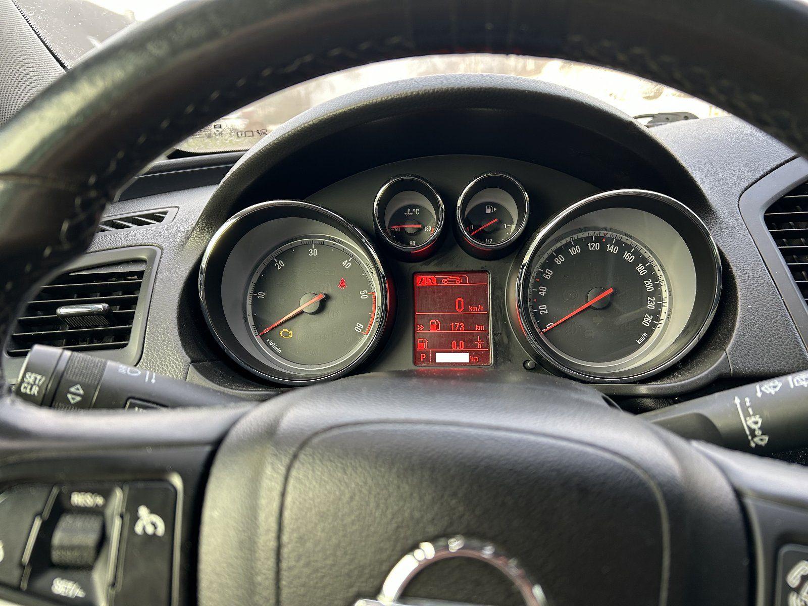 Opel Insignia 2012 — engine 160 HP (118kW)