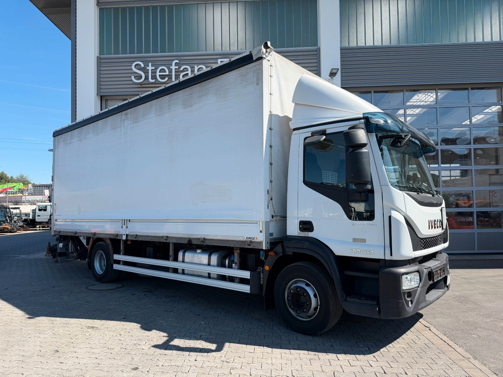 Fahrzeugabbildung Iveco Eurocargo ML160E32/P LBW Bär 1.500kg Abbiegeassi - mit KI generiert/bearbeitet