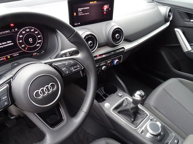 Q2 30 TFSI advanced - LED / Navi
