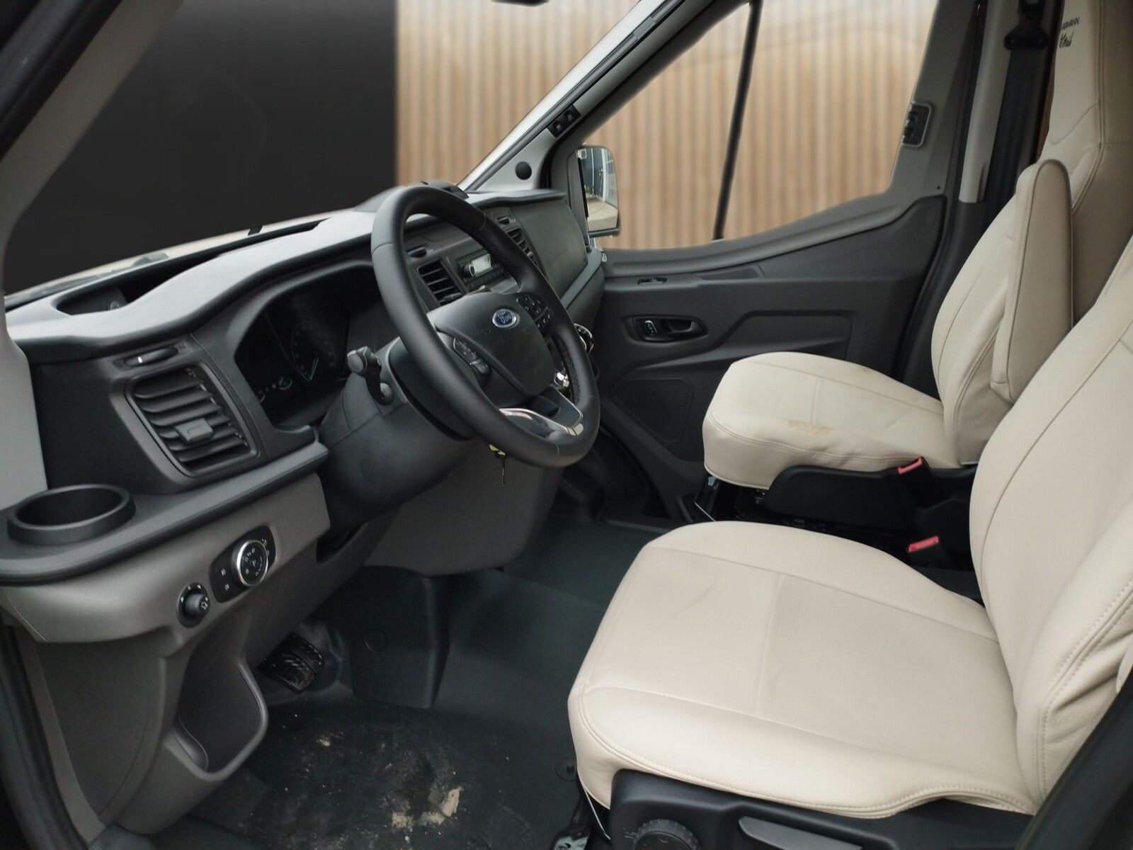 Fahrzeugabbildung Karmann Dexter 4x4 DE 560 AW Tageszulassung