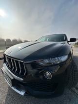 Maserati Levante Diesel 3.0 V6 202kW GRANLUSSO 4x4 Au... - schwarze Maserati Levante