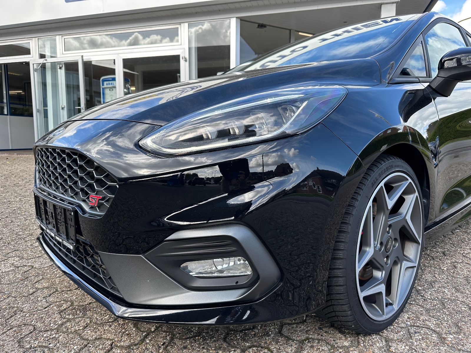 Fahrzeugabbildung Ford Fiesta 1.5 EB ST Leder-Exclusiv/Pano/LED
