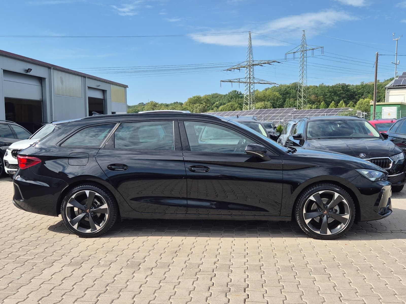 Fahrzeugabbildung CUPRA Leon 1.5 eTSI DSG AHK*DYNAMICA*EDGE*LED*5JGARAN.