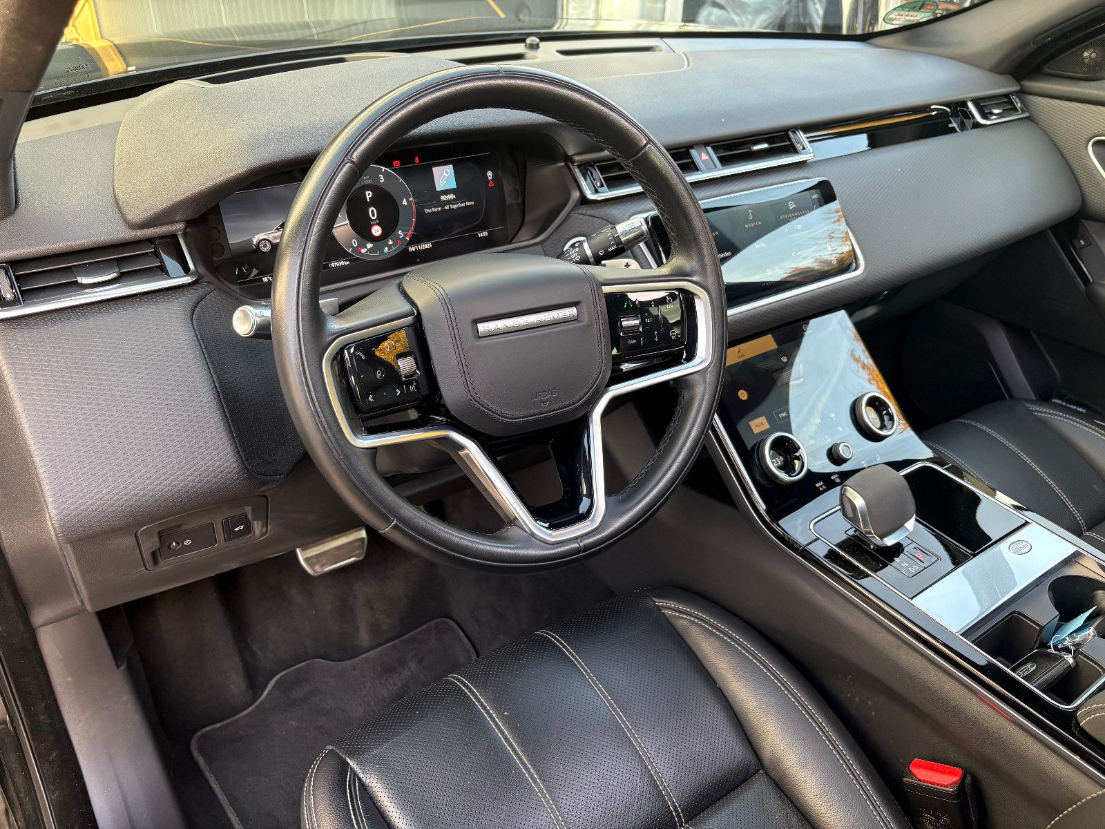 Fahrzeugabbildung Land Rover Range Rover Velar/R-DYNAMIC/PANO/HEAD-UP/ACC