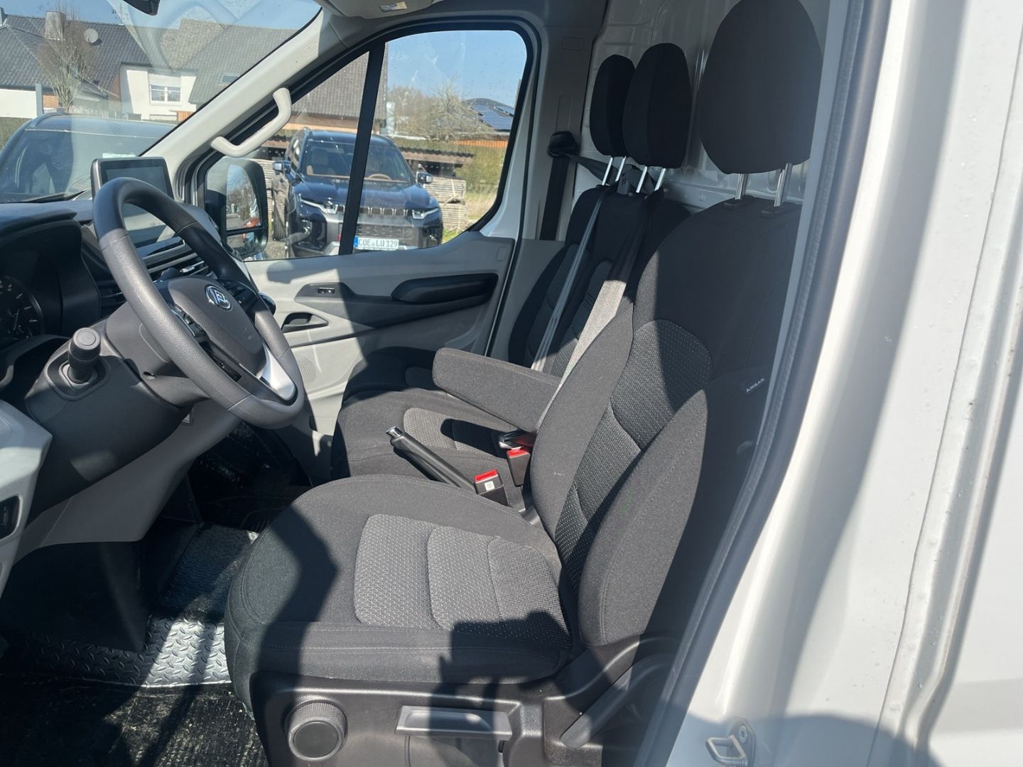 Fahrzeugabbildung Maxus Deliver9 2.0 Diesel Panel Van L3H2 FWD Base inkl