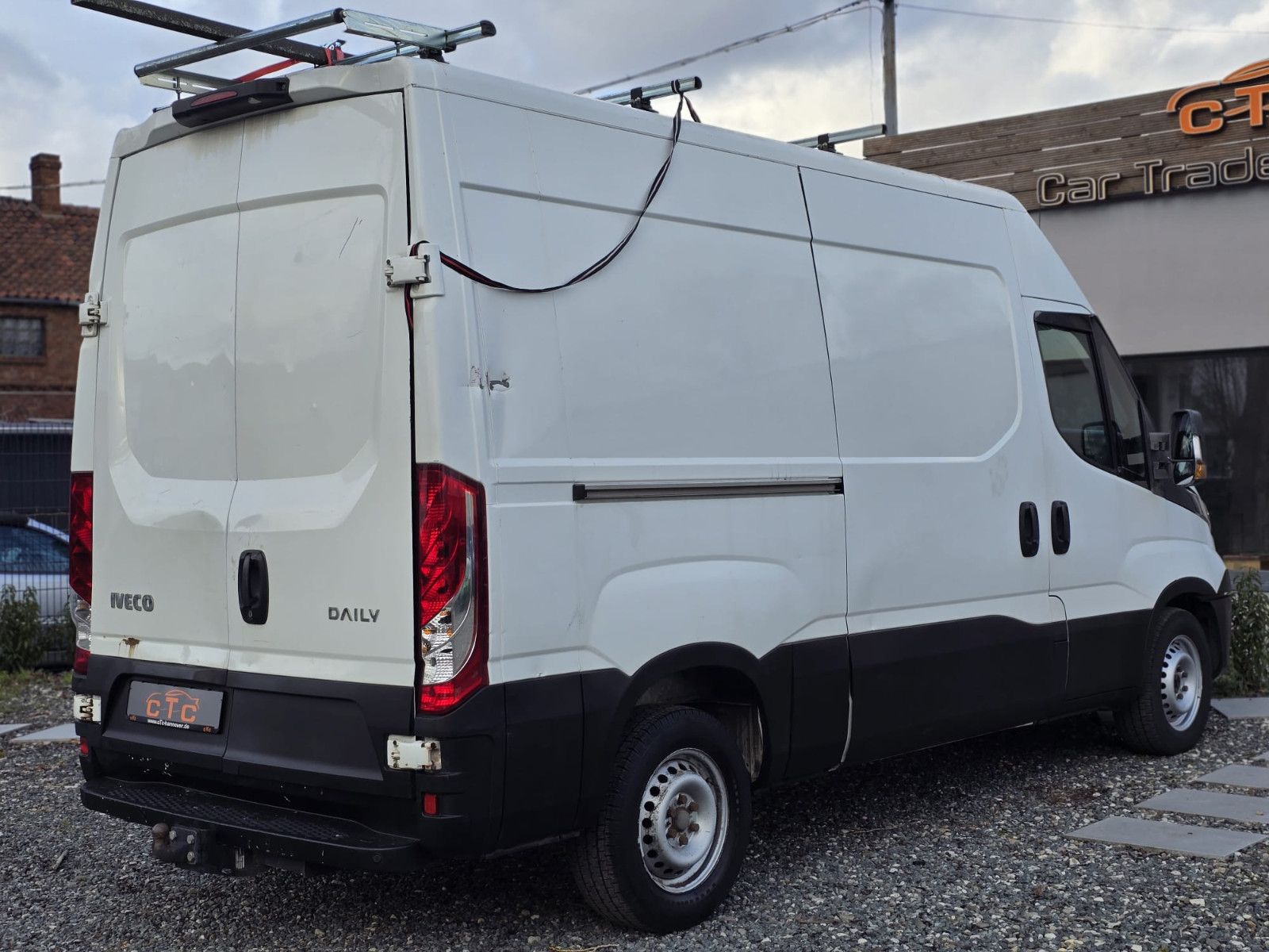 Fahrzeugabbildung Iveco Daily Kasten L3H2/Radstand 3520/AHK 3,5t/TÜV-NEU