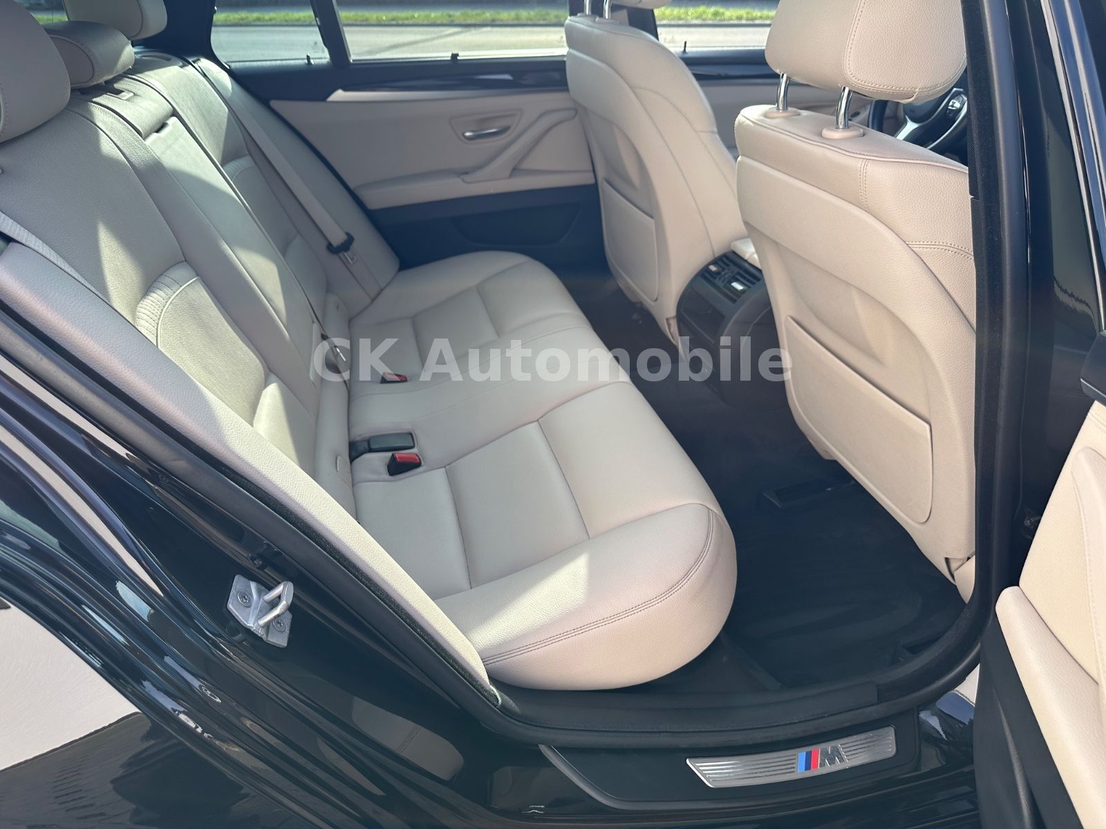 Fahrzeugabbildung BMW 520d Touring M-Sport/Shadow-Line/Navi/Pano/Kam.