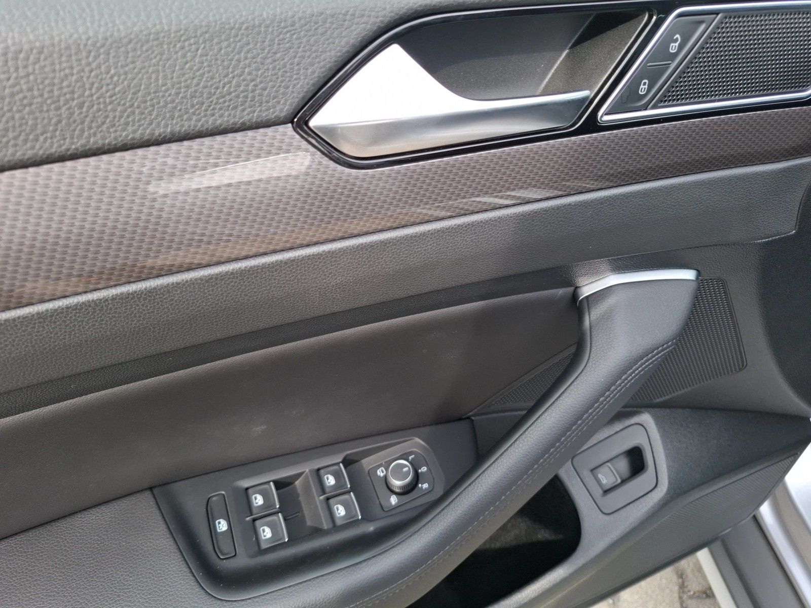 Fahrzeugabbildung Volkswagen Passat Variant TSI Alltrack DSG 4M LED Navi ACC