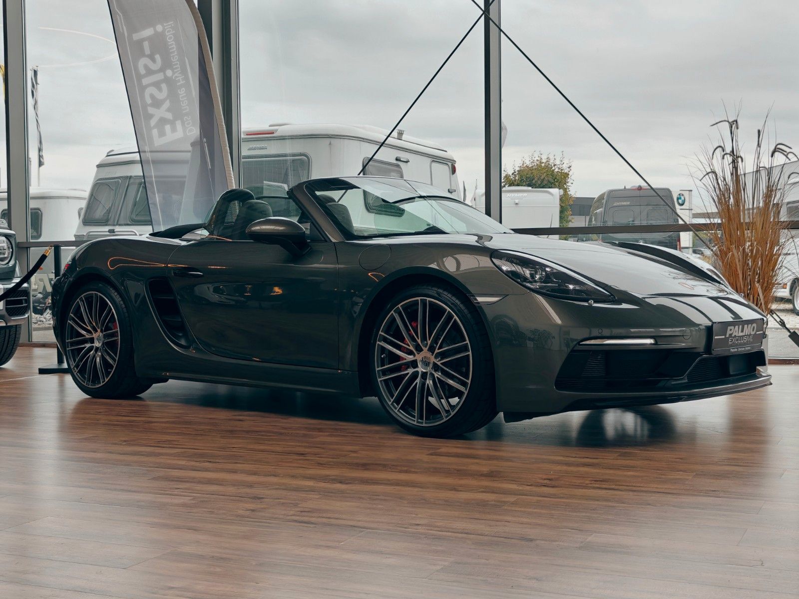 Fahrzeugabbildung Porsche BOXSTER S - 718 AVENTURINGRÜN METALLIC